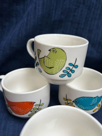 Vintage stacking cups  with bird motif x4