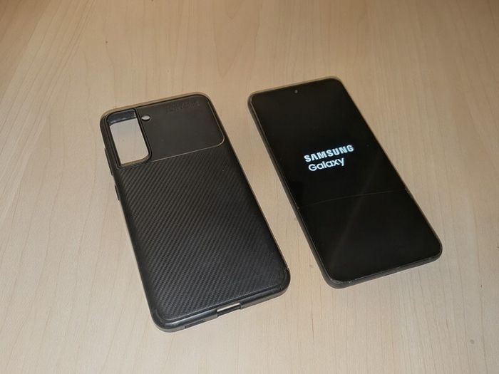Samsung Galaxy S21 FE Black - SIM Free w/ Olixar Black Case
