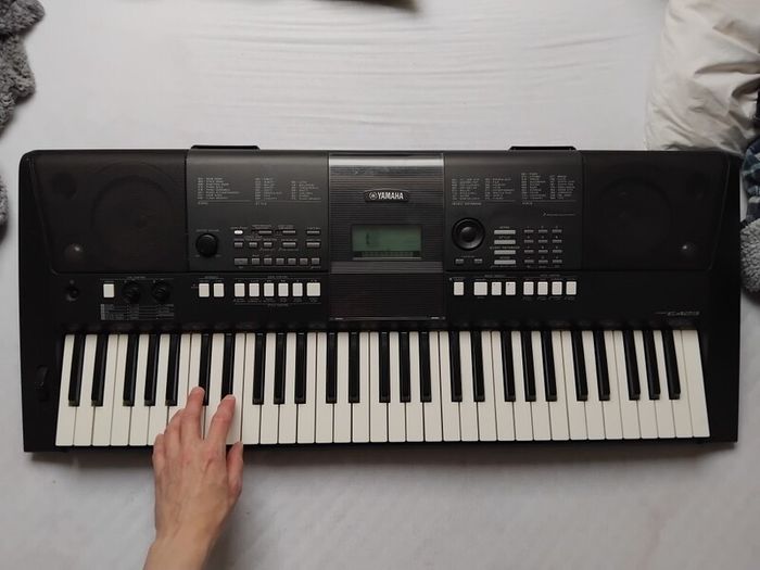 Yamaha PSR-E423 Keyboard