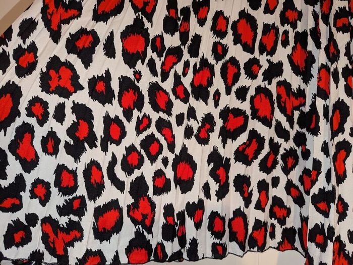 Stunning animal print pleated midi skirt from Voyelles