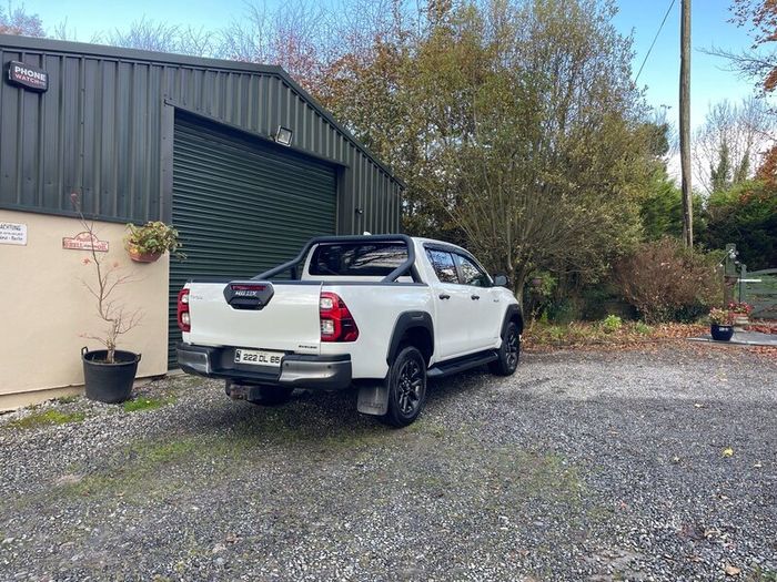 Toyota Hilux 2.8 Invincible No Vat