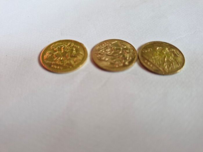 3x Gold half sovereigns