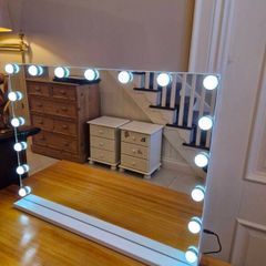 Hollywood mirror