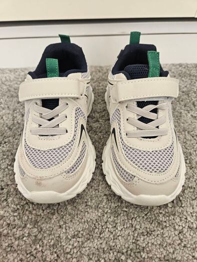 Boys runners size UK 9/26