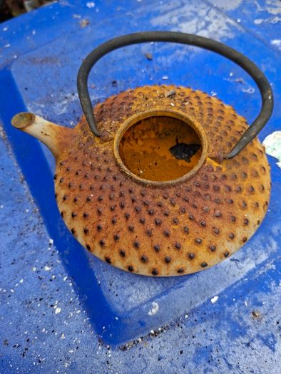 Antique Japanese Cast Iron Teapot Tetsubin. Characteristic Hobnail or Hailstone A Rare pattern covering the body, I don't see any cracks or breaks
