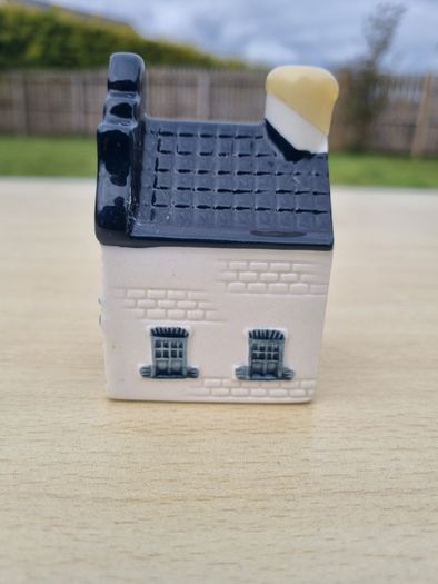 Ceramic miniature of KLM house number 1