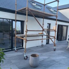 Scaffolding and wheels