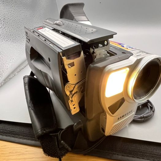 Samsung VP-W87D Hi8 Camcorder - Tested and Working - No Battery