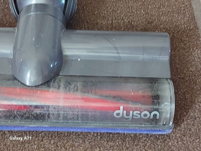 DYSON V6 Animal, with charger and Accesorie, in excellent condition