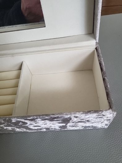 Jewellery box