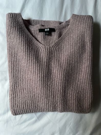 Uniqlo Smoky Pink Ribbed V-neck Sweater
