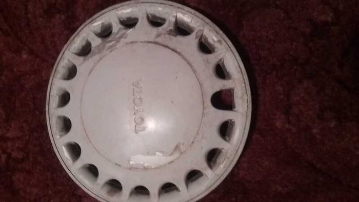 2 x Toyota Corolla E9 Sprinter 13 Inch Hubcaps