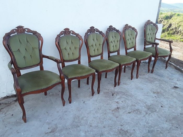 Beautiful Italian design inlaid table with 6 chairs Including 2 carvers
