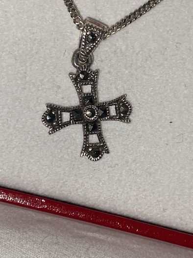A silver marcasite cross & chain