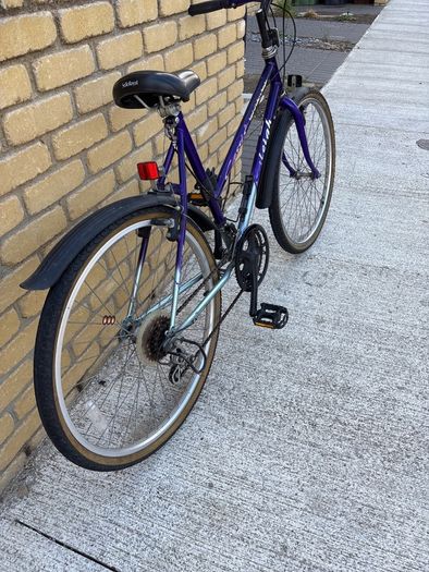 Raleigh Ladies Hybrid Bike - Purple - 18/21 Speed - Great for City / Canal