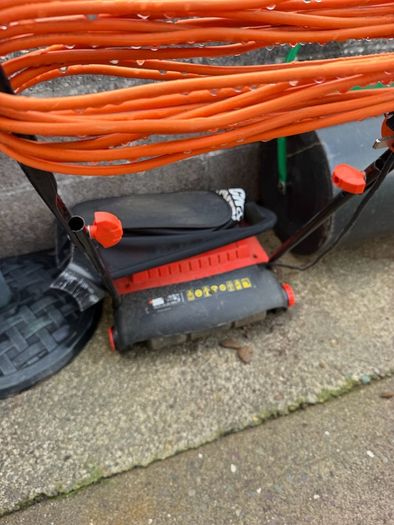 Black & Decker 600W Lawn Raker
