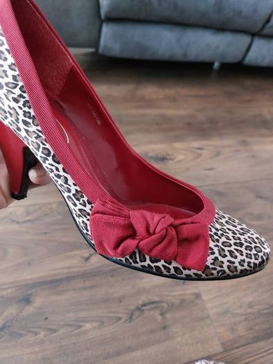 Schuh red shoes- uk7