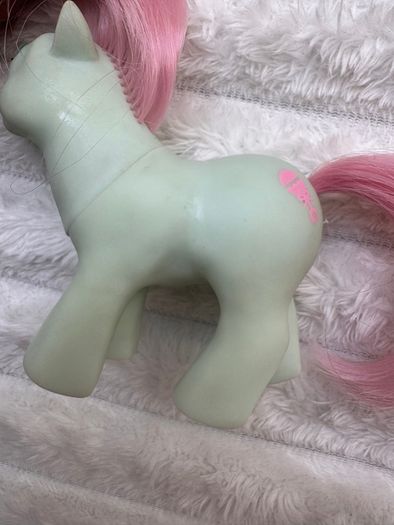 My Little Pony Baby Cuddles G1 1986 Beddy Bye Eye MLP Dirty approx. 7.5 cm. Used sometimes left eye opens only to the middle Please see photos