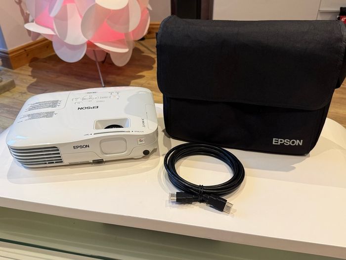 Epson EB-X10 3LCD Multimedia Projector Bundle