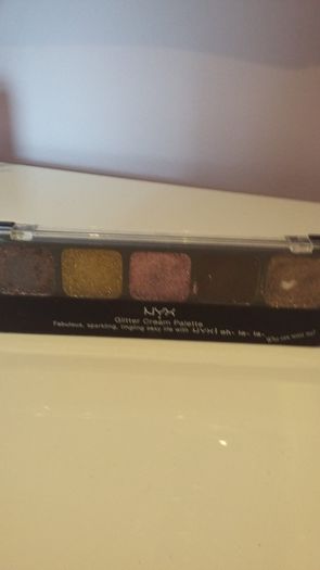 Nyx Glitter Cream Palette
