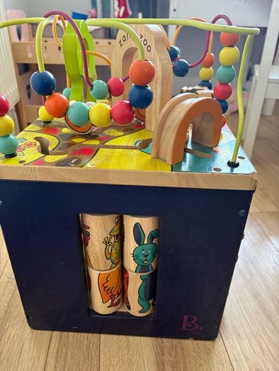 Zany zoo activity cube
