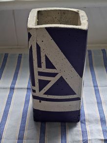Ail and El concrete vase