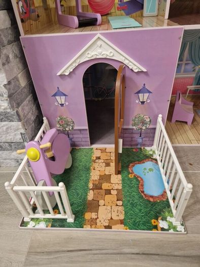 Large dolls house