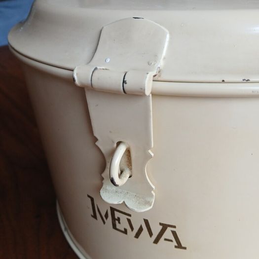1950s food storage and yoghurt maker