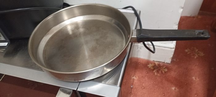 steam Iron & Stainless Steel Frying Pan