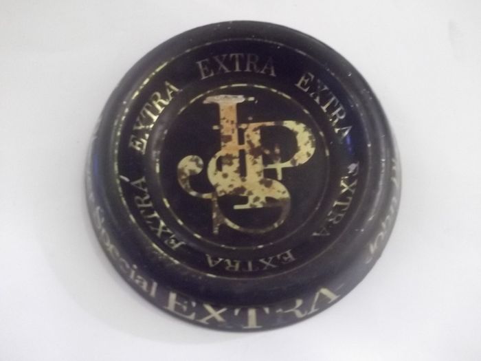a vintage john players special extra ash tray