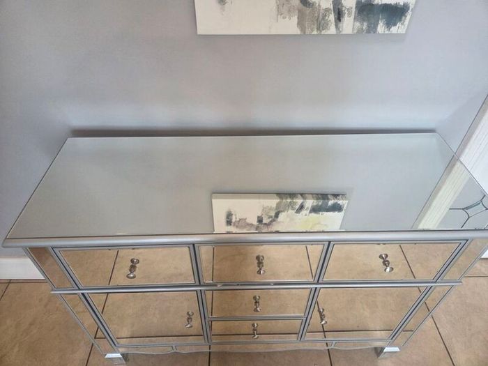 mirrored unit
