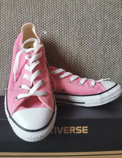 Girl's runners NEW size UK 2