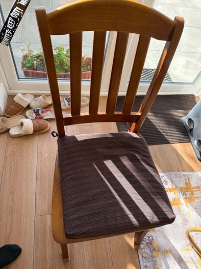 Dining table and 4 chairs