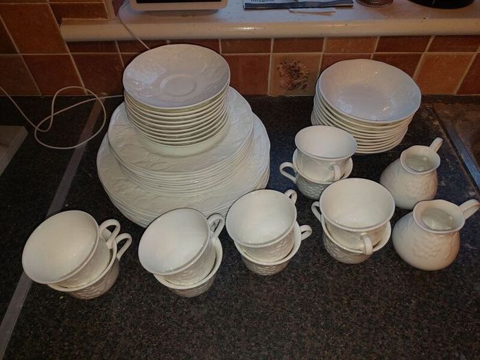 Wedgewood Strawberry and Vine 52 Piece Set