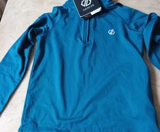 Regatta Long Sleeve Top With Half Zip Opening.  Age - 5-6 years.   B.N.W.T
