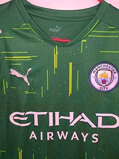 Manchester city goalkeeper jersey+shorts size small