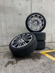 Genuine BMW Style 664M 19" Alloy Wheels - Like New, Pirelli