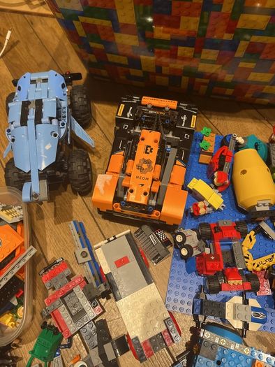 Large box of Varies sets Lego & figures