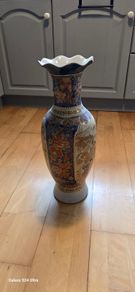 2 Chinese vases