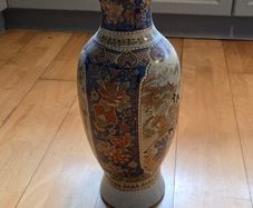 2 Chinese vases