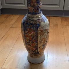 2 Chinese vases