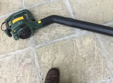Leaf blower