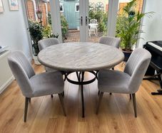 Round solid oak dining table (120cm diameter)