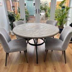 Round solid oak dining table (120cm diameter)