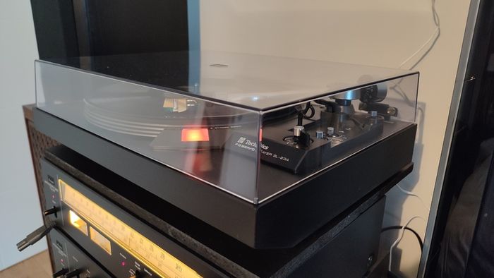 Technics SL-23A turntable/Record player. Like NEW!