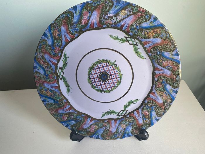Reproduction serves tin plates
