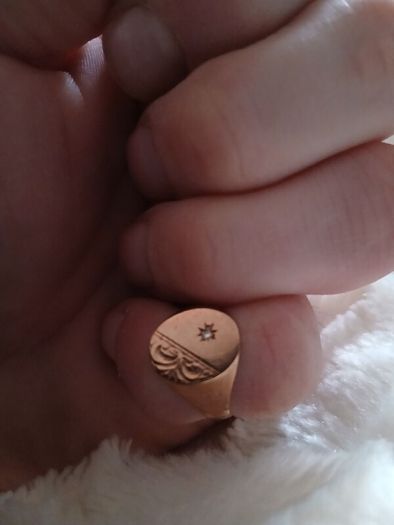 9ct Gold signet ring Mint condition - Confirmation