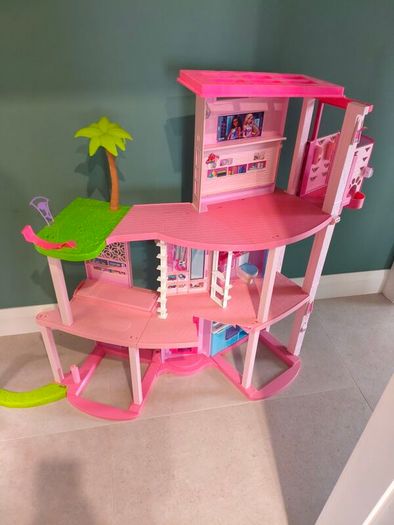 Barbie dream house