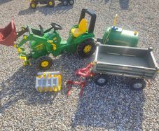 Rolly X-Trac John Deere 8400R with attachment.