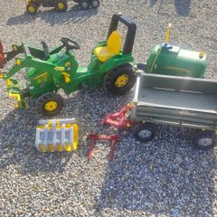 Rolly X-Trac John Deere 8400R with attachment.